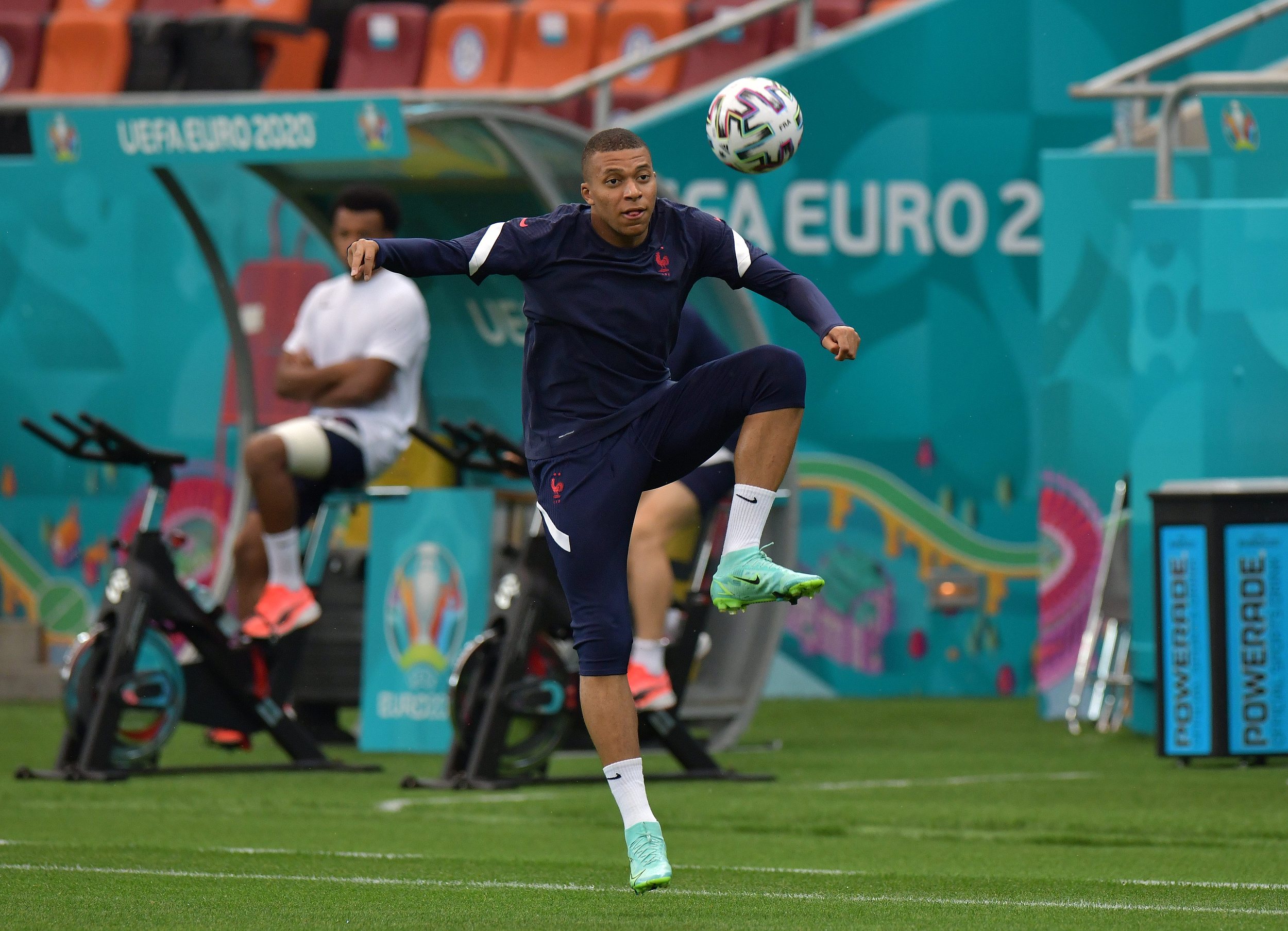 包含科维托娃在独行侠比赛中比赛规则变更，大比分获胜引发热议！热度持续攀升的词条