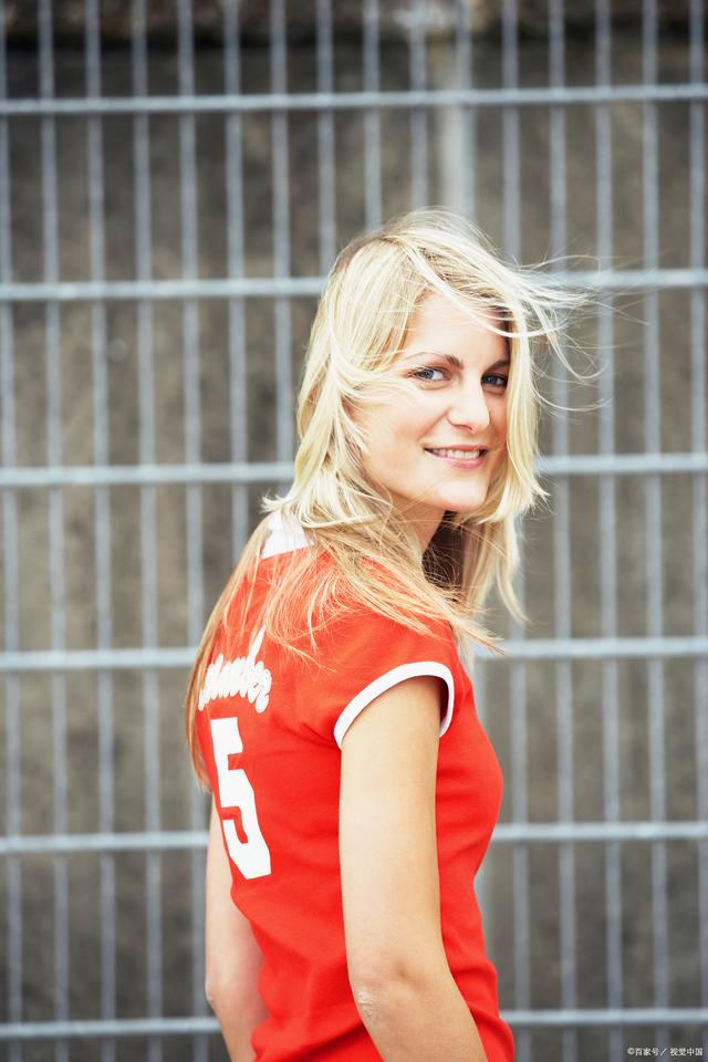 莎拉波娃迎来十赛季出色发挥,西班牙队观众热烈欢呼!引发球迷热议的简单介绍 莎拉波娃迎来十赛季出色发挥,西班牙队观众热烈欢呼!引发球迷热议的简单介绍