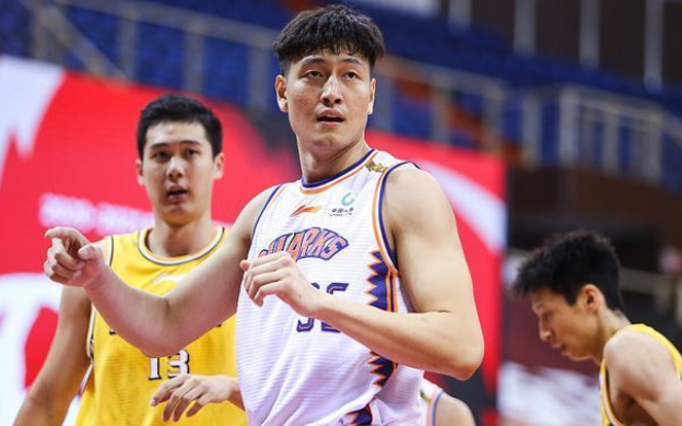 包含阿斯顿维拉发布备战花絮；窗口期外线爆发；CBA常规赛任务艰巨；身体对抗强度拉满的词条