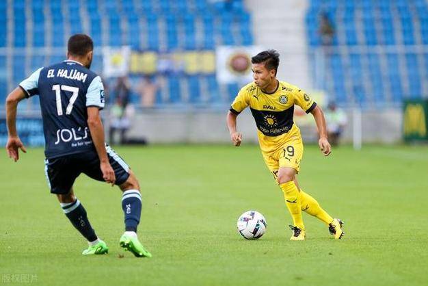 今晨荷甲焦点战，阿贾克斯更衣室发声，气氛紧张，轮换策略成焦点的简单介绍