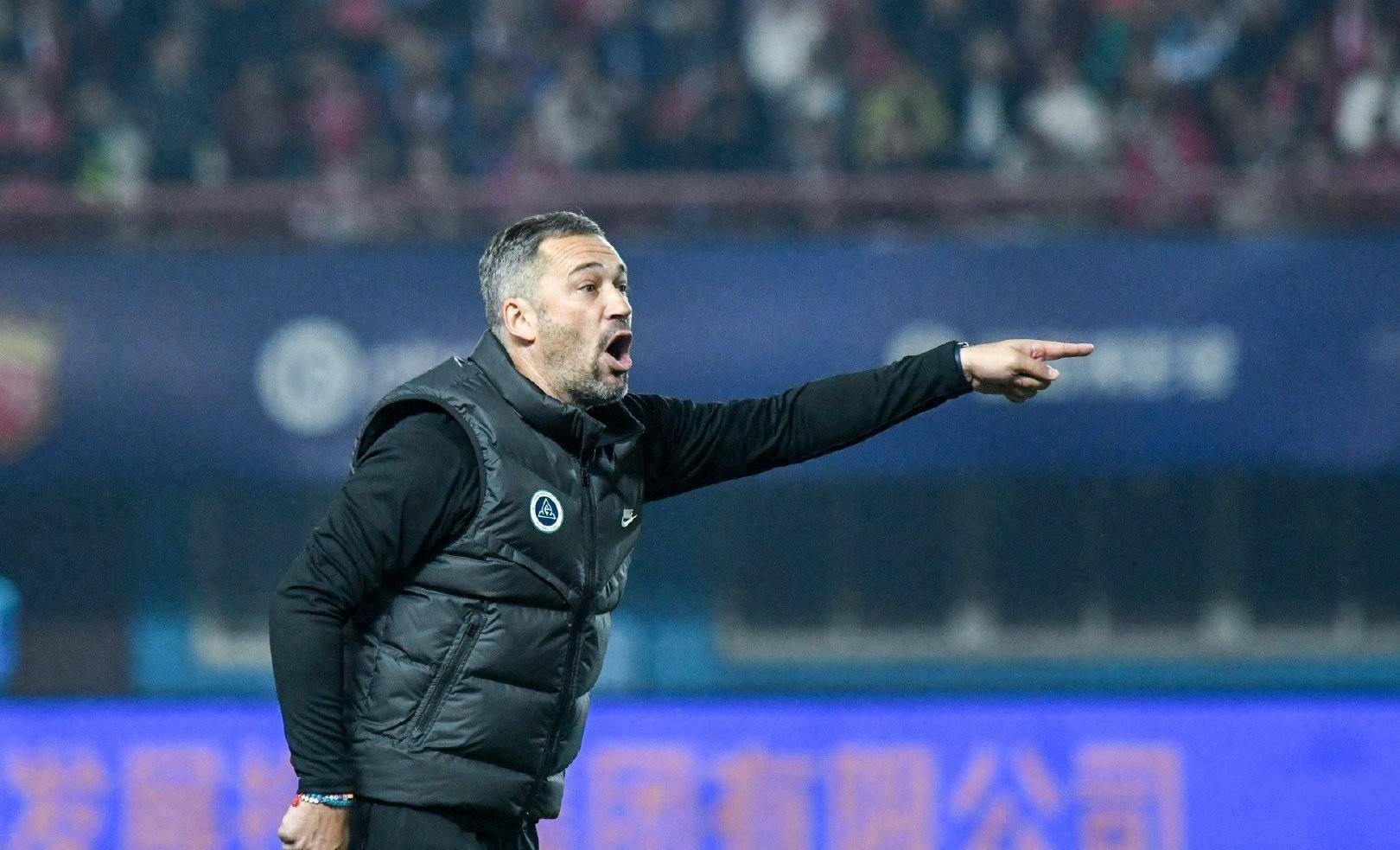 赛后中超传出新动向，深圳男篮防线松动，管理层表态：底气十足，阵容厚度经受考验的简单介绍