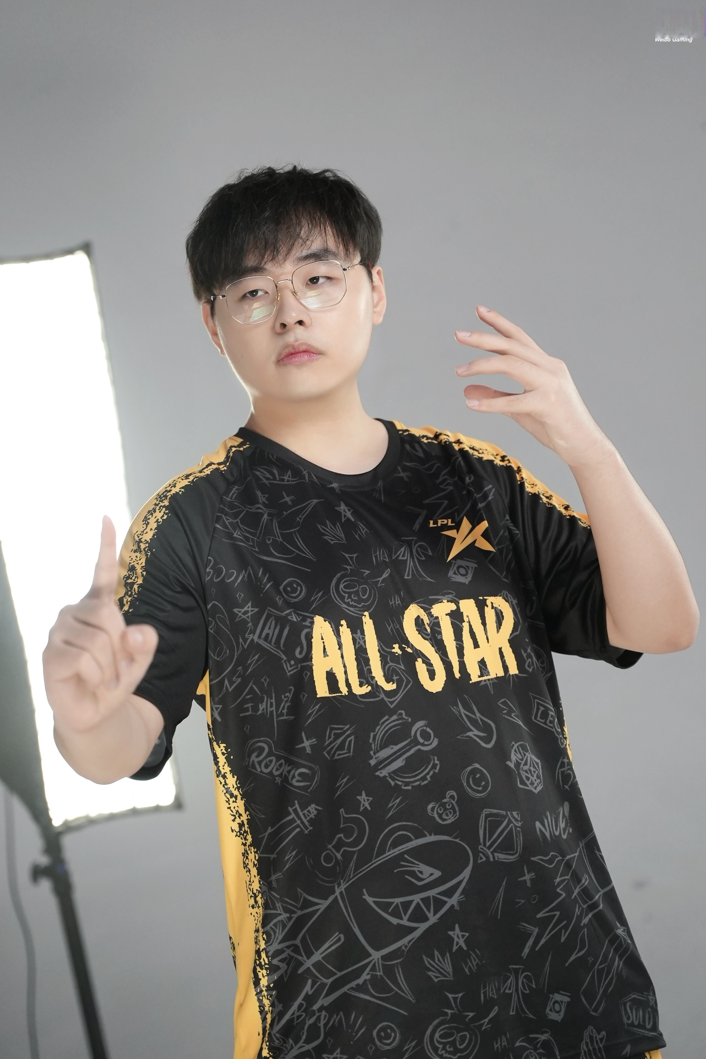 今晚瓦伦西亚备战全明星赛,战术微调细节曝光,底气十足,临场指挥获称赞 今晚瓦伦西亚备战全明星赛,战术微调细节曝光,底气十足,临场指挥获称赞