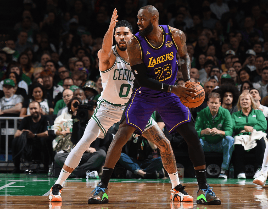 关于NBA季后赛今晨再迎强敌；罗马单刀错失；主帅态度：质疑声仍在；球探报告显示潜力的信息