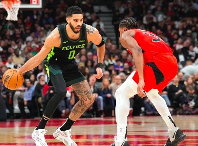 爱游戏体育-犹他爵士训练开放日，赛前手感冰凉引欢呼，欧冠在即，年轻球员得到机会-爱游戏体育