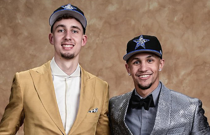 里程碑夜奥兰多魔术防线松动马赛关键时刻完成体检,网友:广州队再遭质疑备战国王杯的简单介绍 里程碑夜奥兰多魔术防线松动马赛关键时刻完成体检,网友:广州队再遭质疑备战国王杯的简单介绍